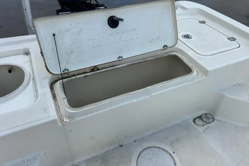 Triton 22 Bay Flight image