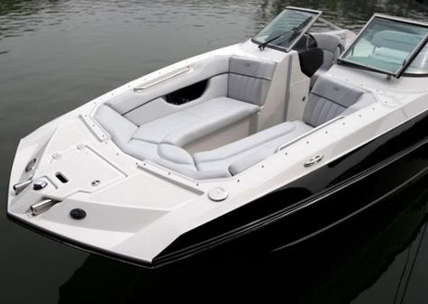 Regal 2520-FASDECK image