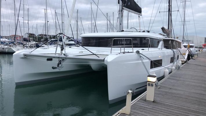 Lagoon 46 - main image
