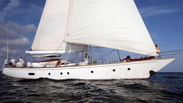 Perini Navi Sloop