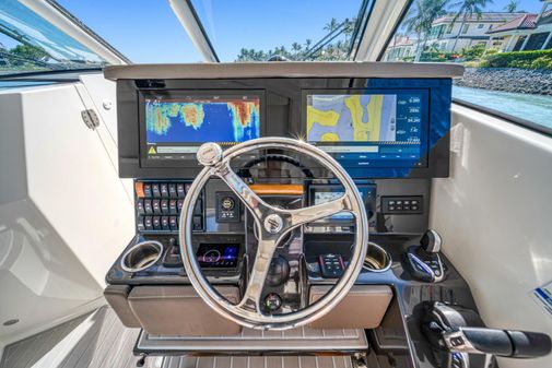 Pursuit 365 Dual Console image