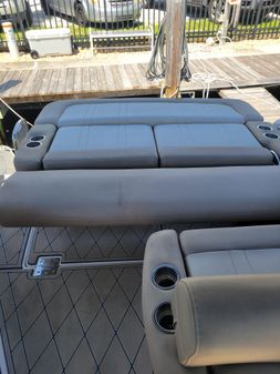 Regal 320 EXPRESS CRUISER image
