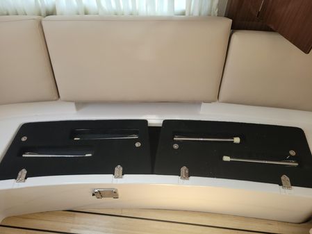 Regal 320 EXPRESS CRUISER image