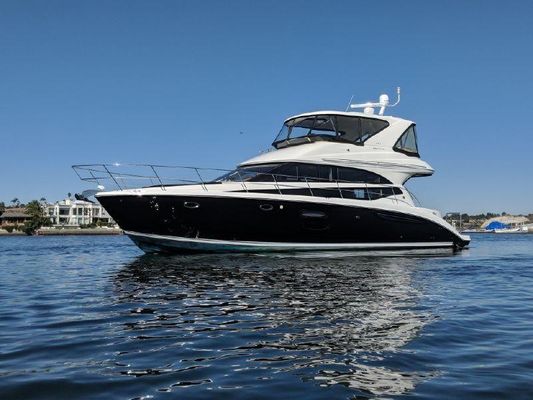 Meridian 441 Sedan - main image