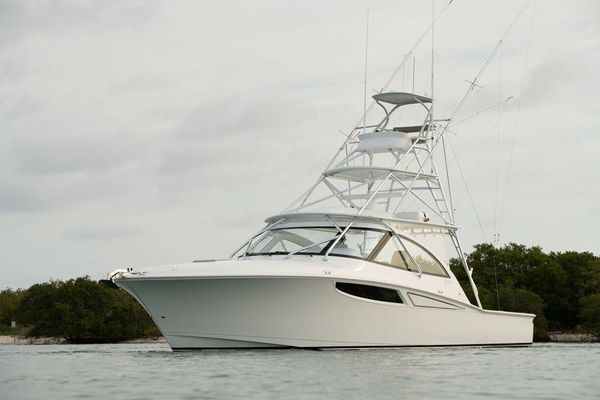 Mag Bay 42 Express - main image