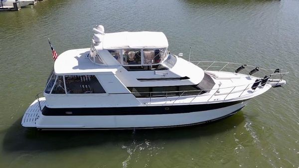 Hatteras 50 Sport Deck