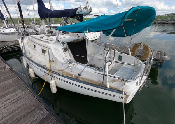 Hunter 27 image