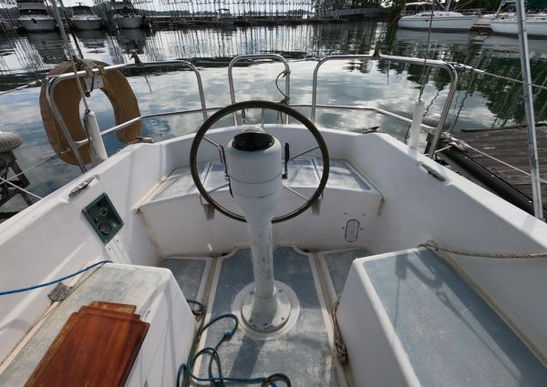 Hunter 27 image