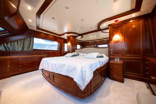 Benetti Tradition 100 image