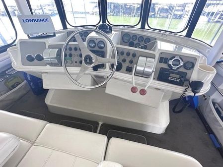 Carver 500-COCKPIT-MOTOR-YACHT image