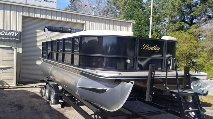 Bentley Pontoons 220 Cruise - main image