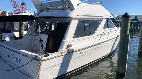 Bayliner 3988 Command Bridge Motoryacht 
