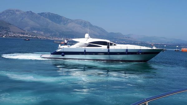 Pershing 76