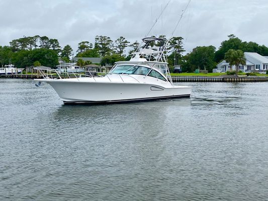 Albemarle 410 Express Fisherman - main image