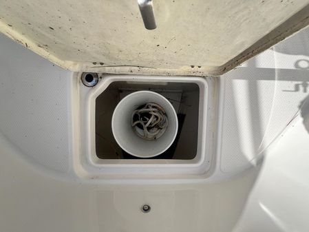 Robalo R222-CENTER-CONSOLE image