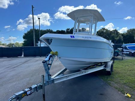 Robalo R222-CENTER-CONSOLE image