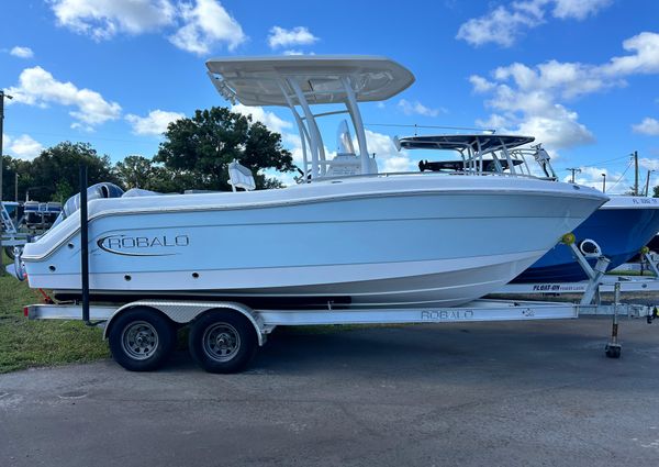 Robalo R222-CENTER-CONSOLE image