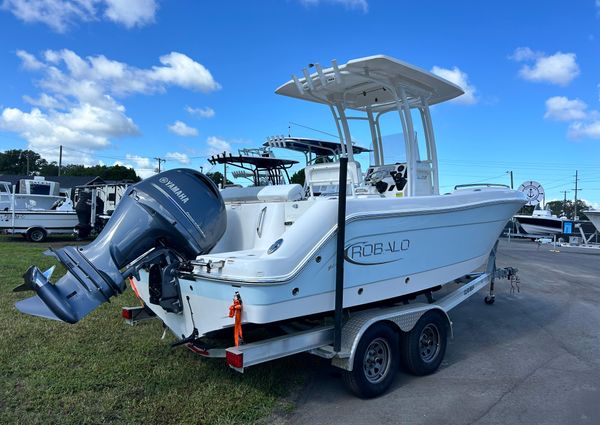 Robalo R222-CENTER-CONSOLE image