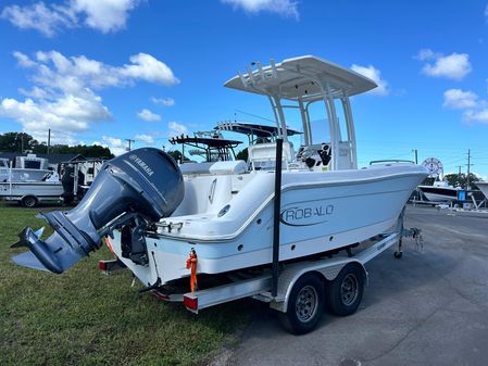 Robalo R222-CENTER-CONSOLE image