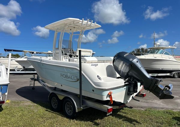 Robalo R222-CENTER-CONSOLE image