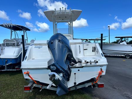 Robalo R222-CENTER-CONSOLE image