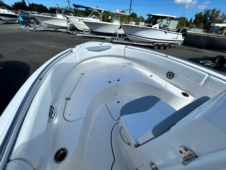 Robalo R222-CENTER-CONSOLE image