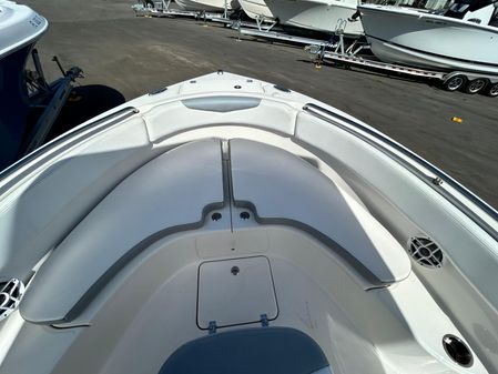 Robalo R222-CENTER-CONSOLE image