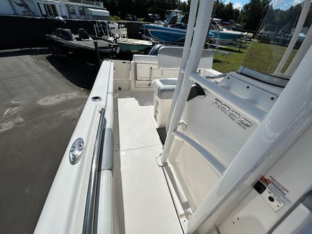 Robalo R222-CENTER-CONSOLE image