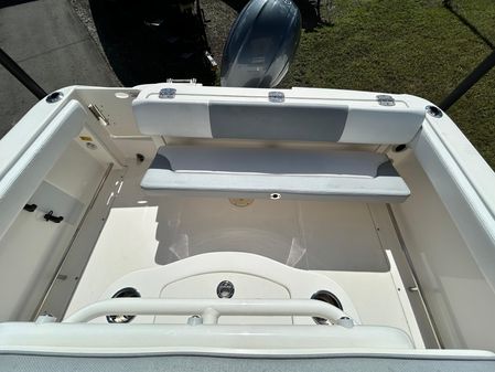 Robalo R222-CENTER-CONSOLE image