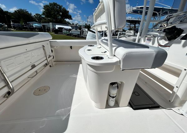 Robalo R222-CENTER-CONSOLE image