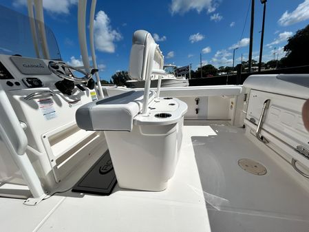 Robalo R222-CENTER-CONSOLE image