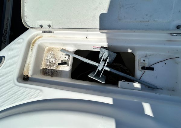 Robalo R222-CENTER-CONSOLE image