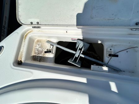 Robalo R222-CENTER-CONSOLE image