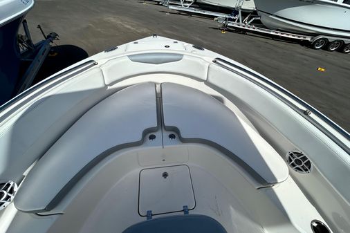 Robalo R222-CENTER-CONSOLE image