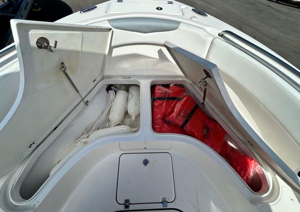 Robalo R222-CENTER-CONSOLE image