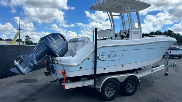 Robalo R222 Center Console 