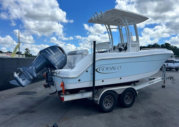 Robalo R222-CENTER-CONSOLE image