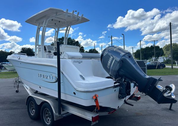 Robalo R222-CENTER-CONSOLE image