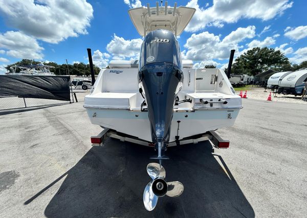 Robalo R222-CENTER-CONSOLE image