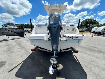 Robalo R222-CENTER-CONSOLE image