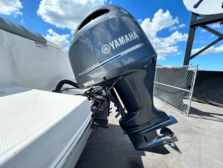 Robalo R222-CENTER-CONSOLE image