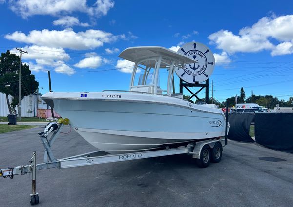 Robalo R222-CENTER-CONSOLE image