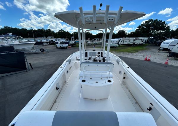 Robalo R222-CENTER-CONSOLE image