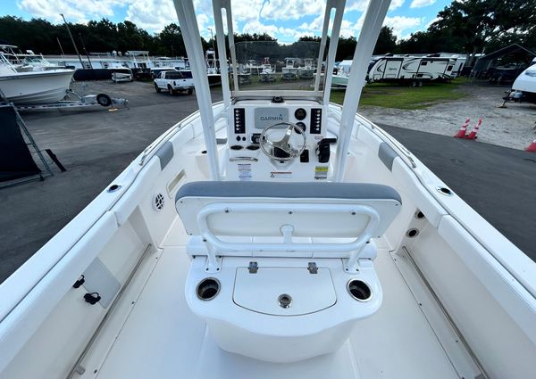 Robalo R222-CENTER-CONSOLE image