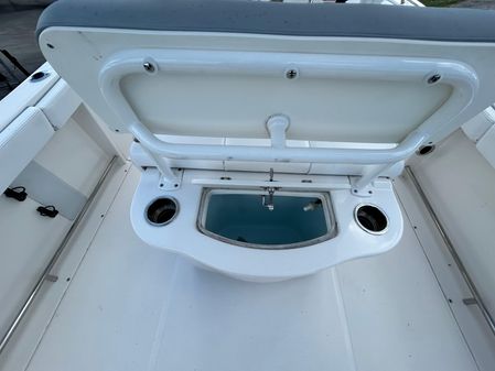 Robalo R222-CENTER-CONSOLE image