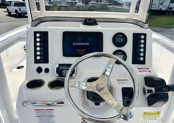 Robalo R222-CENTER-CONSOLE image