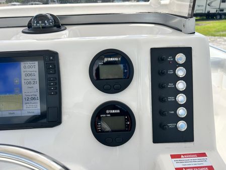 Robalo R222-CENTER-CONSOLE image