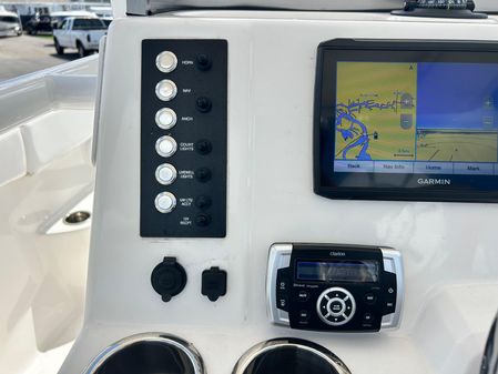 Robalo R222-CENTER-CONSOLE image