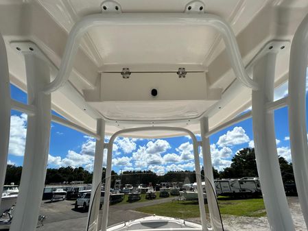 Robalo R222-CENTER-CONSOLE image