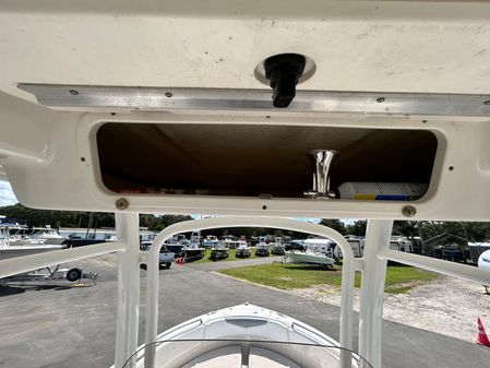 Robalo R222-CENTER-CONSOLE image